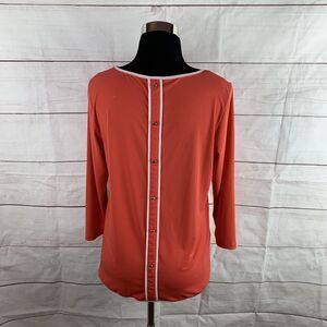 Anne Klein Red white trim blouse Medium 8 back buttons Stretch Holiday comfort